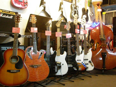 リサイクル札幌ユーズドカントリーヘヴン 楽器販売 ギターベースのリペアも承ります。